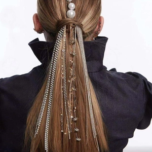 Sparkling tassel ponytail hair comb with pearls and rhinestone chains on blonde model
