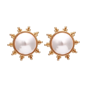 Boucles D Oreilles Puces Tournesol Rétro Avec Künstliche Perle Artificielle Blanche Alliage De Zinc Doré Style Ins Pour Femmes