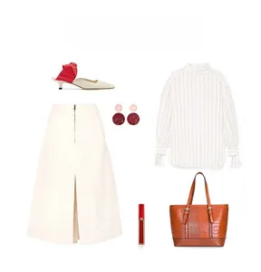 Styling-Set mit Krokodil-Prägung Shopper, Midi-Rock und spitzen Pumps mit Schleife