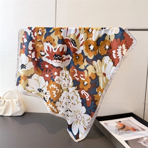 Quadratischer Satin-Schal Für Damen Mit Blumen- Und Abstraktmuster Seidig Leichtes Halstuch Und Kopftuch Elegantes Modeaccessoire