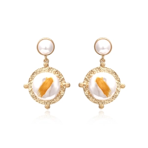 Boucles D'oreilles Pendantes Künstliche Perle Baroque Disque Alliage Doré Géométrique Avec Coups Pinceau Or Vintage Style Français Femmes
