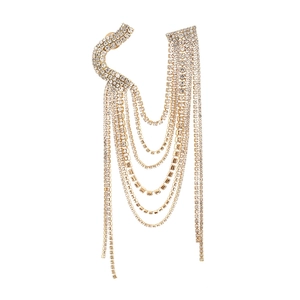 Élégant ear cuff doré orné de plusieurs couches de chaînes à franges en strass