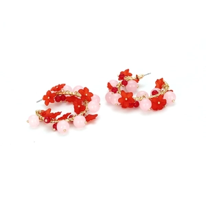 Orecchini a cerchio a C con fiori intrecciati a mano con perline di cristallo e filo d'oro