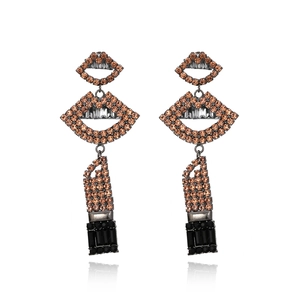 Boucles d'oreilles lèvres et rouge à lèvres avec strass brillants en champagne et noir