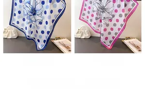 Détails de deux foulards en soie à fleurs et pois, styles satinés bleu et rose poudré