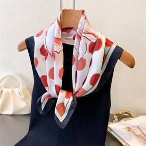 Foulard Carré Élégant En Satin Synthétique À Imprimé Floral Et Pois Pour Femme Écharpe De Cou En Satin Chic Châle Légere