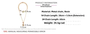 Détails des colliers à chaînes dorées superposées avec pendentifs ronds en résine