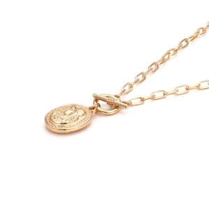 Collier double chaîne géométrique doré avec pendentif relief ovale et fermoir à bascule rétro