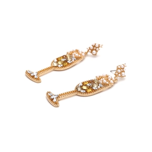 Boucles d'oreilles verres de champagne dorées avec perles et cristaux pour un look chic