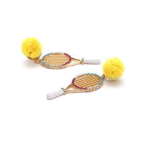 Boucles d'oreilles raquette de tennis dorées avec strass colorés et pompons jaunes