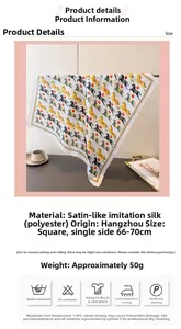 Détail d'un foulard en soie à imprimé équestre montrant les dimensions de 70cm