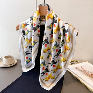 Femme Rétro Imprimé Cheval Faux Satin Satin Carré Écharpe Élégant Chic Style Britannique Bandana Foulard