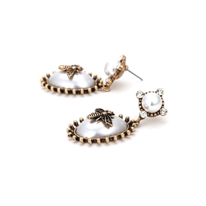 Boucles d'oreilles abeille vintage avec perles baroques et strass en métal doré