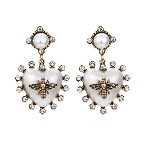 Baroque Vintage Heart Shaped Artificial Pearl Bee Dangle Earrings Alloy Rhinestone Antique Gold Tone Elegant Jewelry For Women