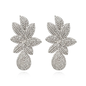 Boucles d'oreilles feuilles argentées avec pendentifs en strass de style glamour