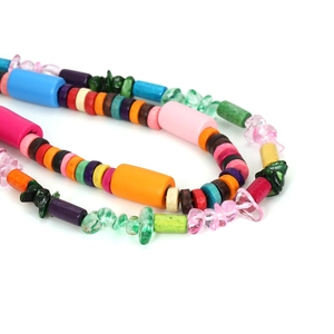 Collier bohème double couche en perles de bois colorées au design ethnique fait main