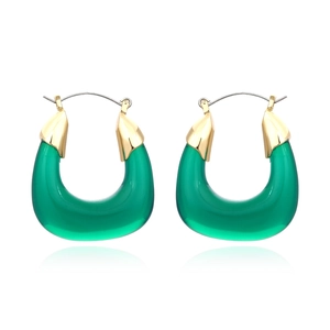 Boucles d'oreilles en U en résine verte avec des connecteurs en métal doré poli