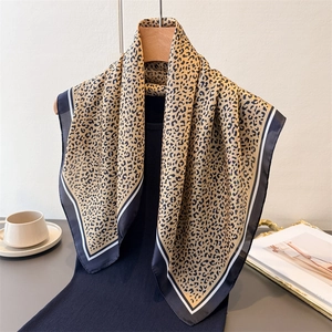 Leopard Print Square Scarf Faux Satin Satin Lightweight Head Neck Wrap Bandana For Women Elegant Fashion