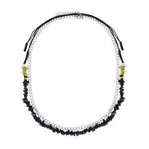 Collier bohème double épaisseur avec pierres noires, anneaux argentés et cordon