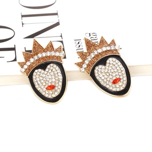 Boucles d'oreilles reine avec reine à couronne, strass et émail noir au design artistique créatif