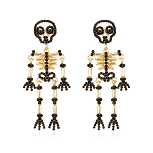Boucles d'oreilles squelette dorées avec strass noirs en style punk vintage chic