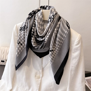 Houndstooth Pattern Square Scarf Imitation Satin Vintage Print Large Shawl For Women Elegant Neck Head Accessory