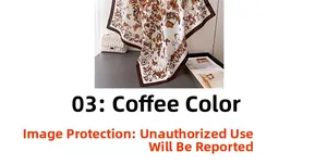 Vue détaillée d'un foulard en soie café avec motifs papillons élégants et bordure marron