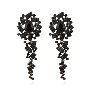 Lussuosi orecchini pendenti neri con strass e design geometrico in stile vintage