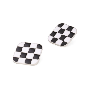 Boucles d'oreilles carrées minimalistes émaillées à damier noir et blanc en argent