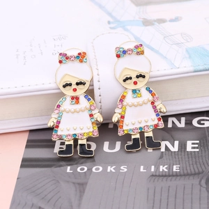 Boucles d'oreilles de Noël exagérées avec strass colorés et émail blanc chic