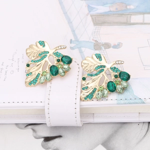 Hollow leaf-shaped earrings in gold with emerald and mint green crystal inlay
