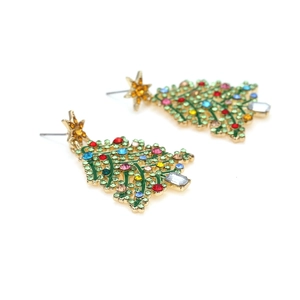 Schicke hohle Weihnachtsbaum-Ohrhänger mit bunten Strasssteinen auf goldenem Metallfuß