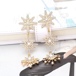 Elegant gold eight-point star earrings with rhinestones and white pearls for women