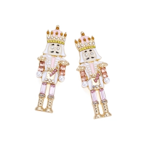 Boucles d'oreilles Casse-Noisette avec cristaux colorés et détails en émail rose