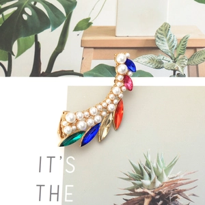 Exaggerated wing-shaped ear cuff with colorful marquise rhinestones and white pearls