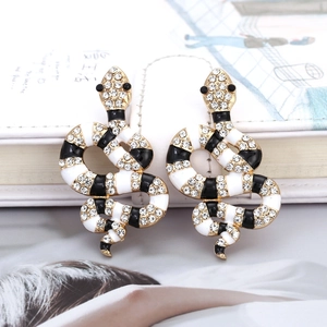 Boucles d'oreilles serpent en or avec émail contrasté et cristaux brillants pour femmes