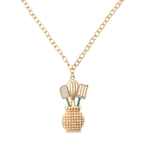 Collier Pendentif Ustensiles De Cuisine Créatif Alliage Doré Imitation Künstliche Perle Mini Fouet Spatule Bijoux