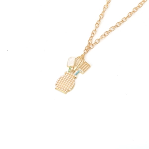Collier créatif doré thème cuisine avec pot en perles et mini pendentifs ustensiles