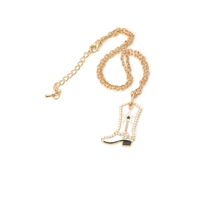 Collana dorata con pendente a stivale da cowboy in smalto bianco, perle e strass