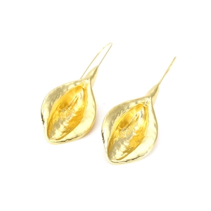 Vintage gold calla lily earrings with hammered texture and long elegant ear hooks