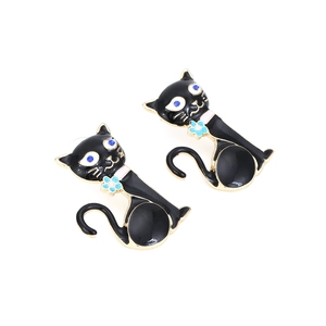 Boucles d'oreilles chat en émail noir avec fleurs bleues et finition dorée