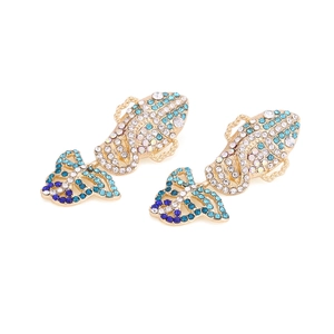 Orecchini a forma di pesce con strass colorati e finitura in lega dorata lucida