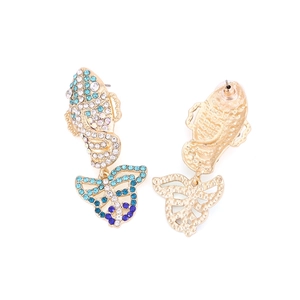 Orecchini a goccia pesce farfalla in lega dorata con strass colorati brillanti