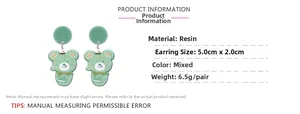 Détail des boucles d'oreilles ours en résine vert menthe avec dimensions et poids