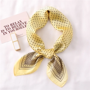 Foulard Carré En Satin Pour Femmes Élégant Imprimé Géométrique Croix Décoratif Bureau Cheveux Satin Artificielle