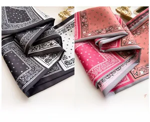 Détail du foulard à motif paisley en imitation soie avec coutures doubles et texture lisse