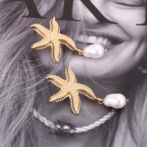 Boucles d'oreilles étoile de mer dorées avec perles baroques pour style de plage chic