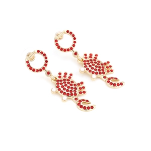 Boucles d'oreilles scorpion en alliage doré avec strass rouges et détails de perles blanches