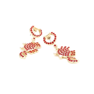 Boucles d'oreilles crabe dorées avec strass rouges et perles pour vacances à la plage