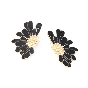 Elegant pastoral style daisy flower earrings with black enamel petals and golden center